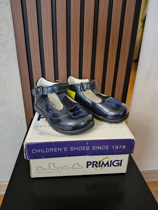 Продам детскую обувь