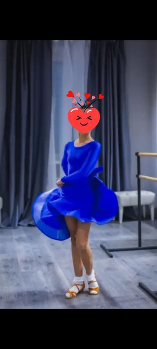 Рейтинговое платье
красивого голубого цвета рейтинговое платье на