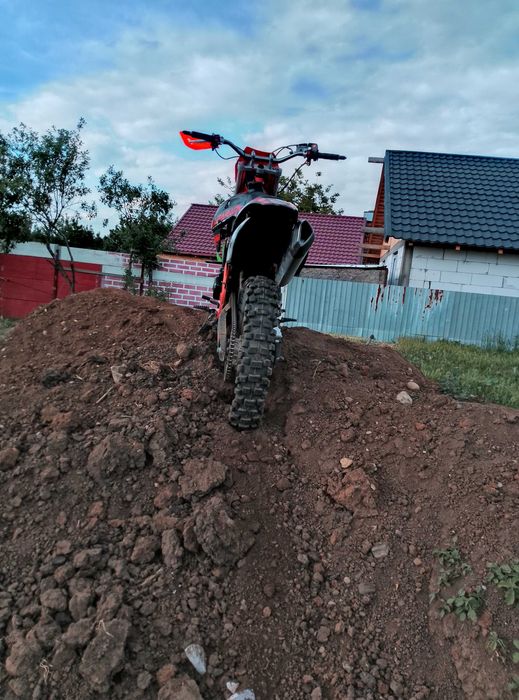 Vând cross alfarad A8