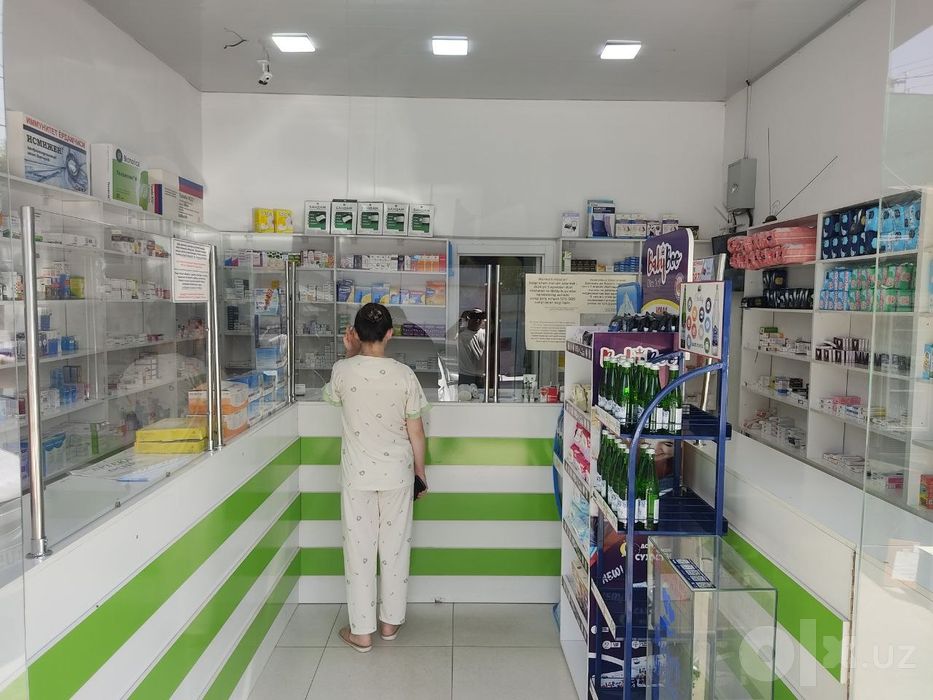 Apteka vitrina mebeli