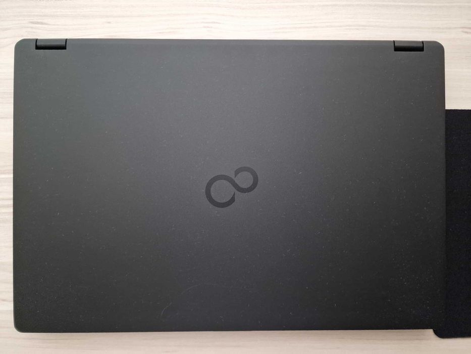 Fujitsu U758 512 GB SSD/ 8GB RAM/ 4 GB video