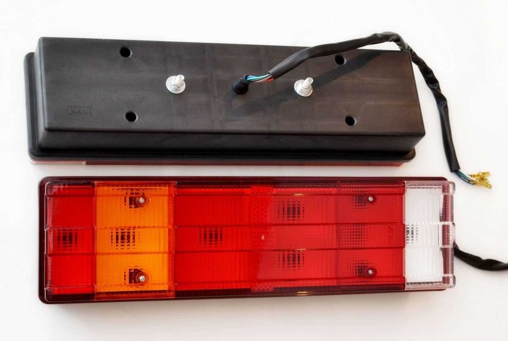 1 бр. универсални задни стопове за МЕРЦЕДЕС MERCEDES с крушки 12-24V