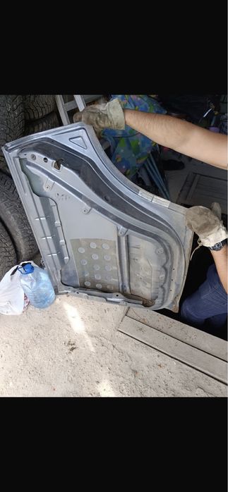 Двери на таурег 2003год