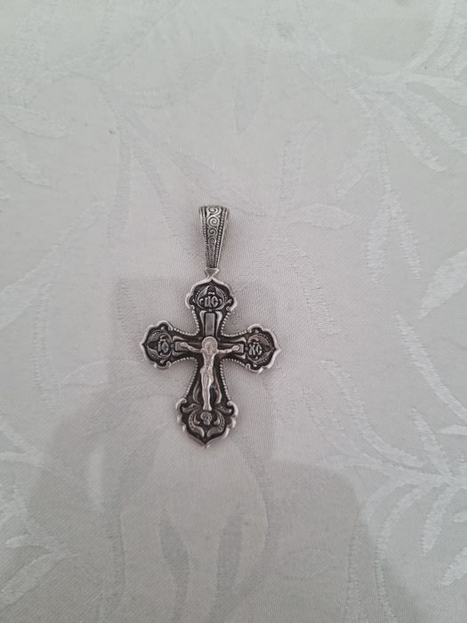 Продам крест серебро.