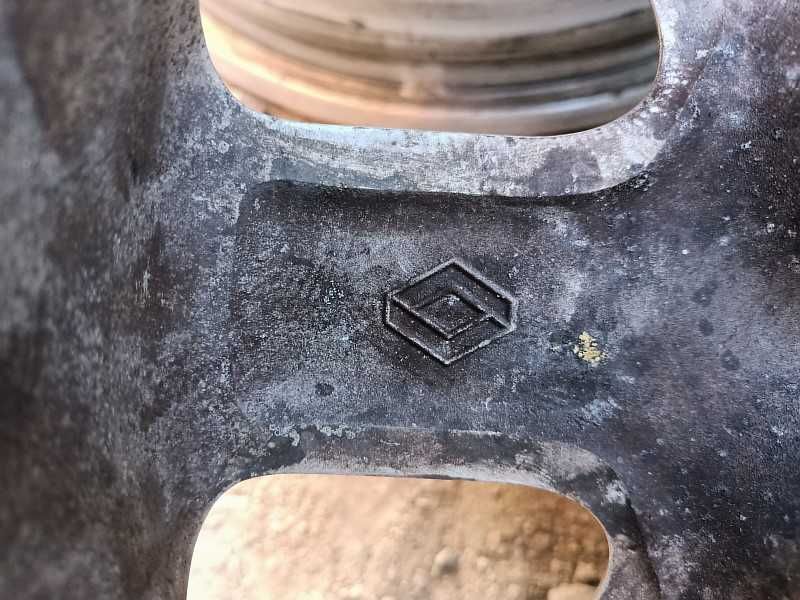 Продам оригинальные легкосплавные диски на Renault.