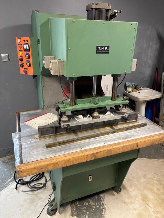 Presă HF industrială pentru bannere și prelate – 5.900 €