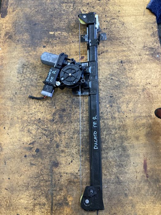 Fiat ducato 2012г десен стъклоповдигач с машинка ел стъкло