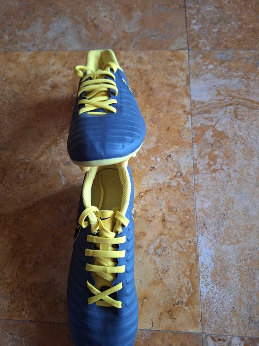 Vând ghete fotbal Nike 37