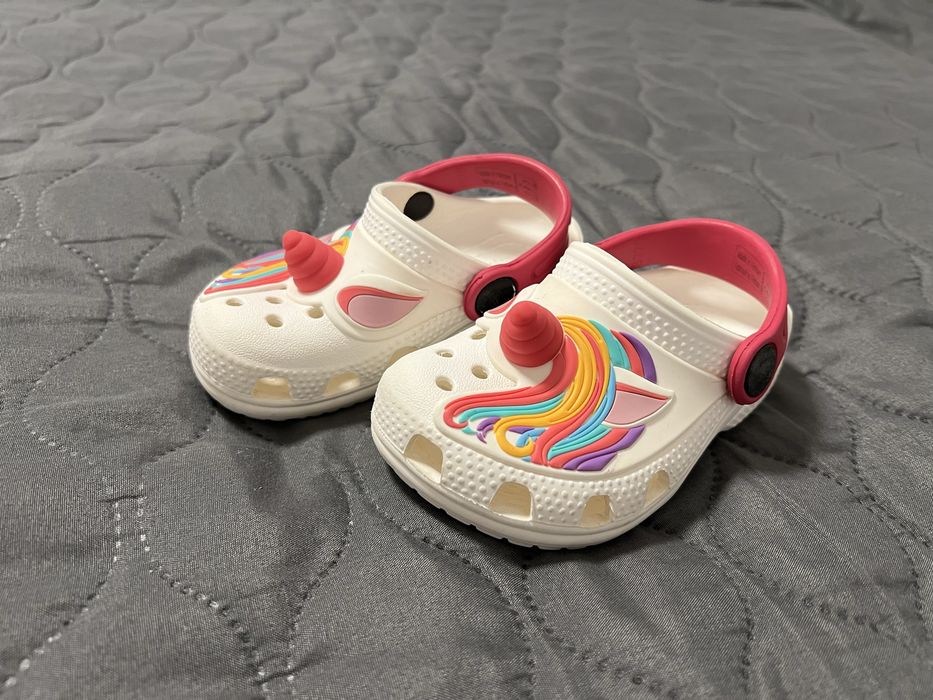 Papuci Crocs, marimea C6, model unicorn