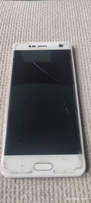 Продавам ZTE Blade V8 смартфон