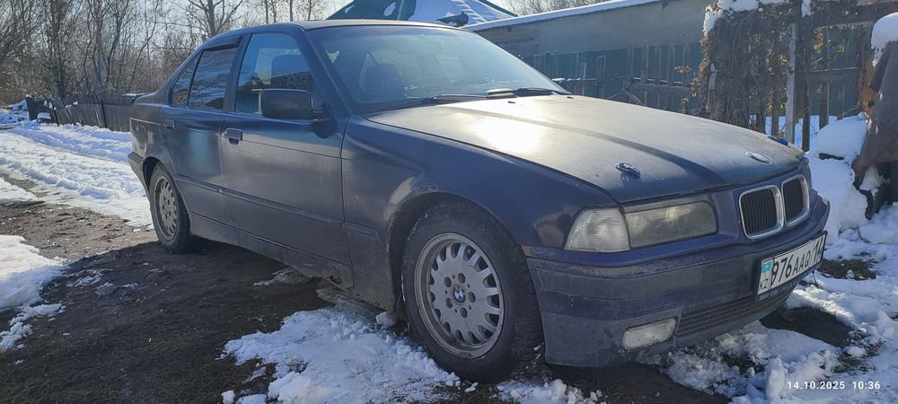 Продам BMW 320i седан