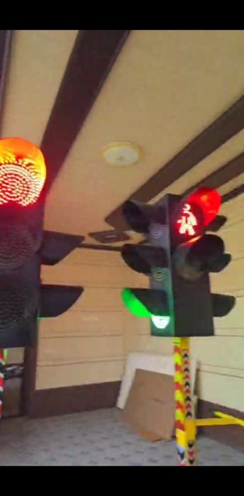 Светофор ку'чма пиёдалар учун аккумуляторли