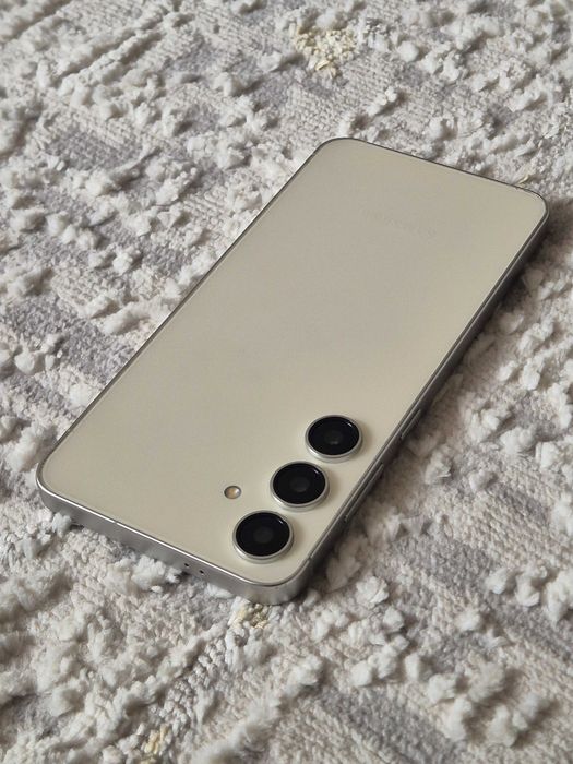 Продам Samsung S24+ Plus 256 гб белый
