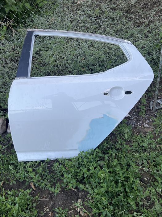 Продам задний левый дверь на KIA K5