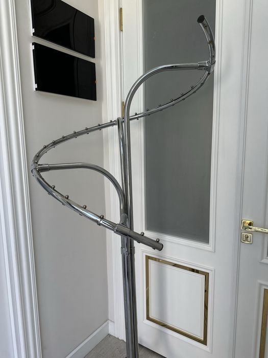 Округленная стойка для одежды