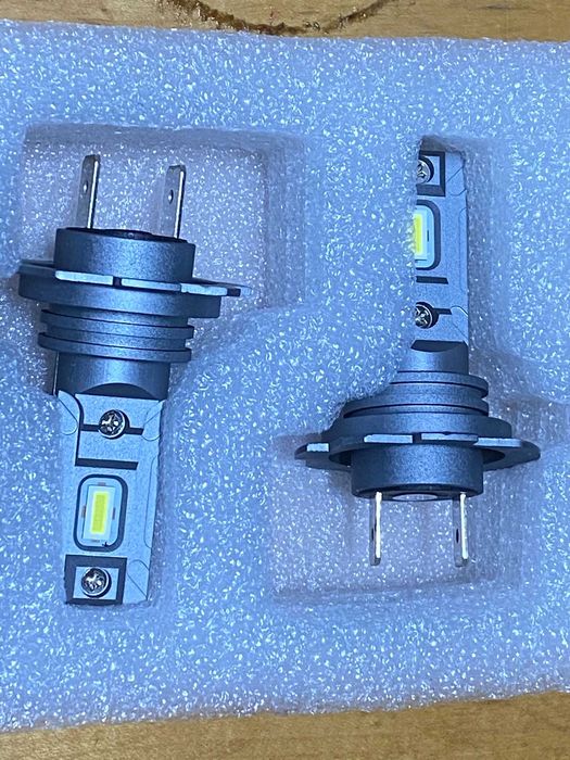 Vand becuri LED 12v 15000lm 120W noi, sau schimb cu becuri LED H1