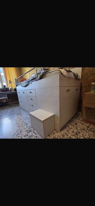 Високо легло с чекмеджета за детска стая