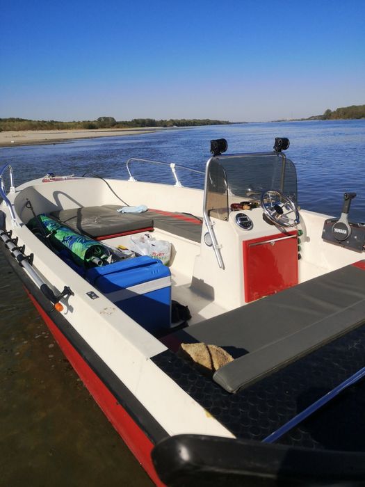 Продавам лодка със извънбордов двигател Yamaha 60 k.c