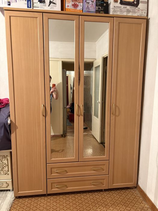 Продам 4х дверный шкаф