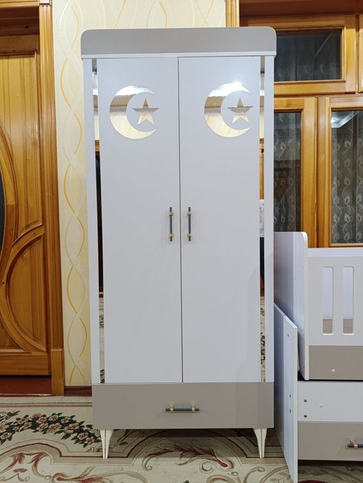 Bolalar uchun kravat shkaf