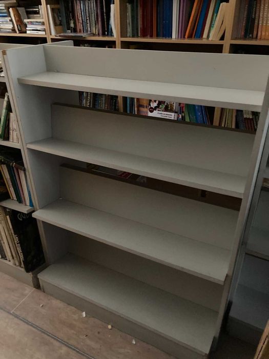 Оборудване за книжарница, магазин, пирамиди, метални стелажи-различни.