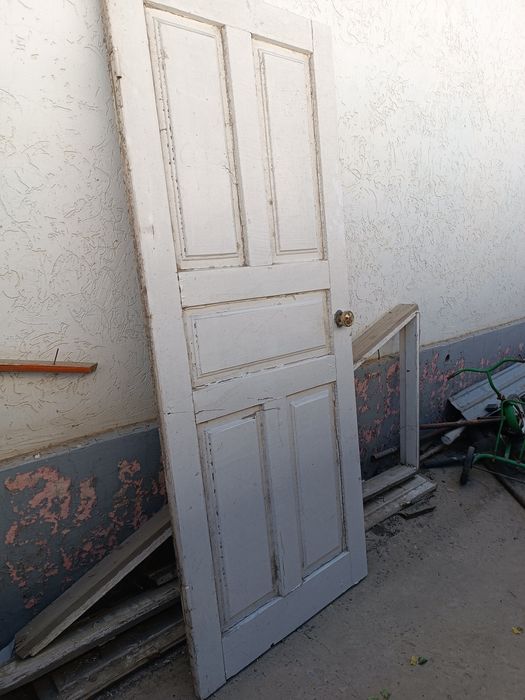 Деревянная дверь