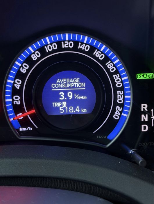 Vând Toyota Auris hibrid - 80000 km