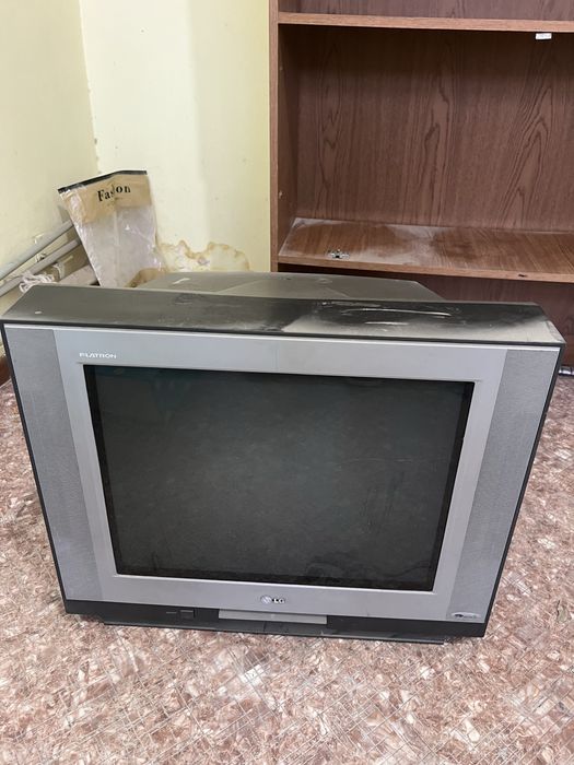 Телевизор LG.