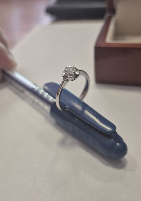 Пръстен с диамант 3.5гр. 18 Кт