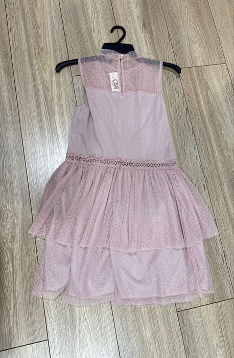 Розова рокля с дантела