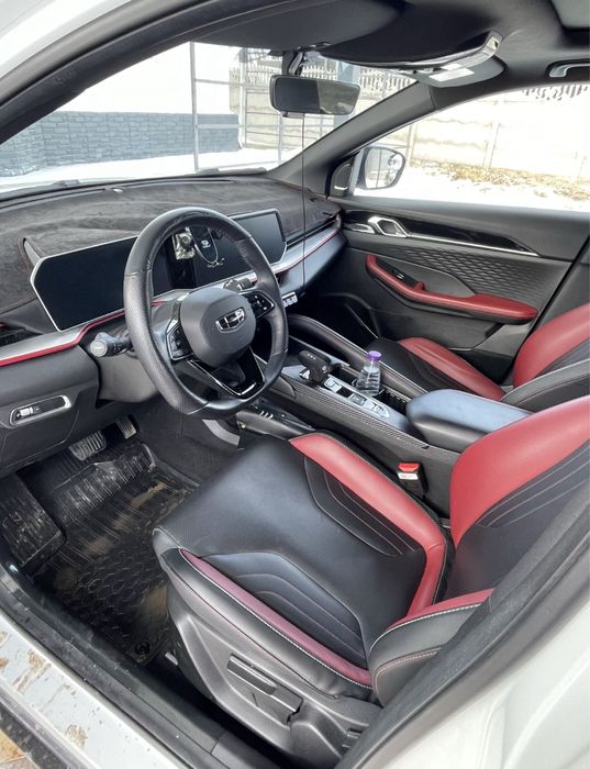 Продам автомобиль Geely Coolray 2024 машина