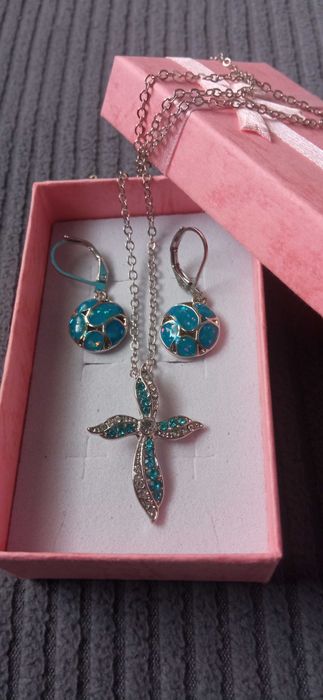 Дамски, сребърен комплект-гривна и ланец  В кутия