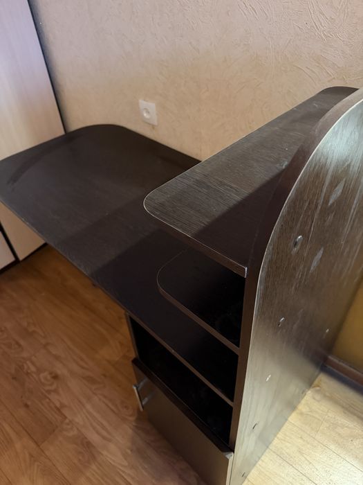 Стол с полками и тумбой