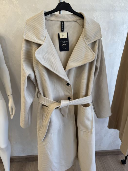 Дамско палто бежов цвят