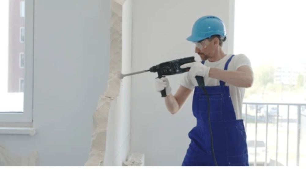 Evacuare mobilier , demolări interioare , construcții , apartamente  spatii  pentru renovare , demontare uși  ferestre