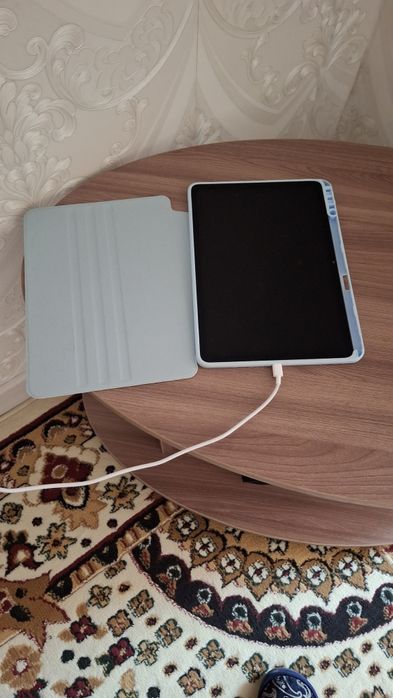 Продам планшет новый марка Huawel