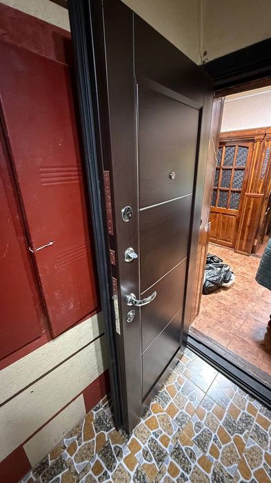 Продается входная дверь