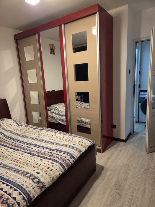 Vând apartament zona 9 mai
