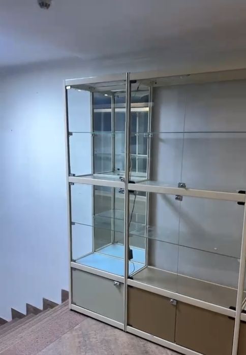 Витрины стеклянные