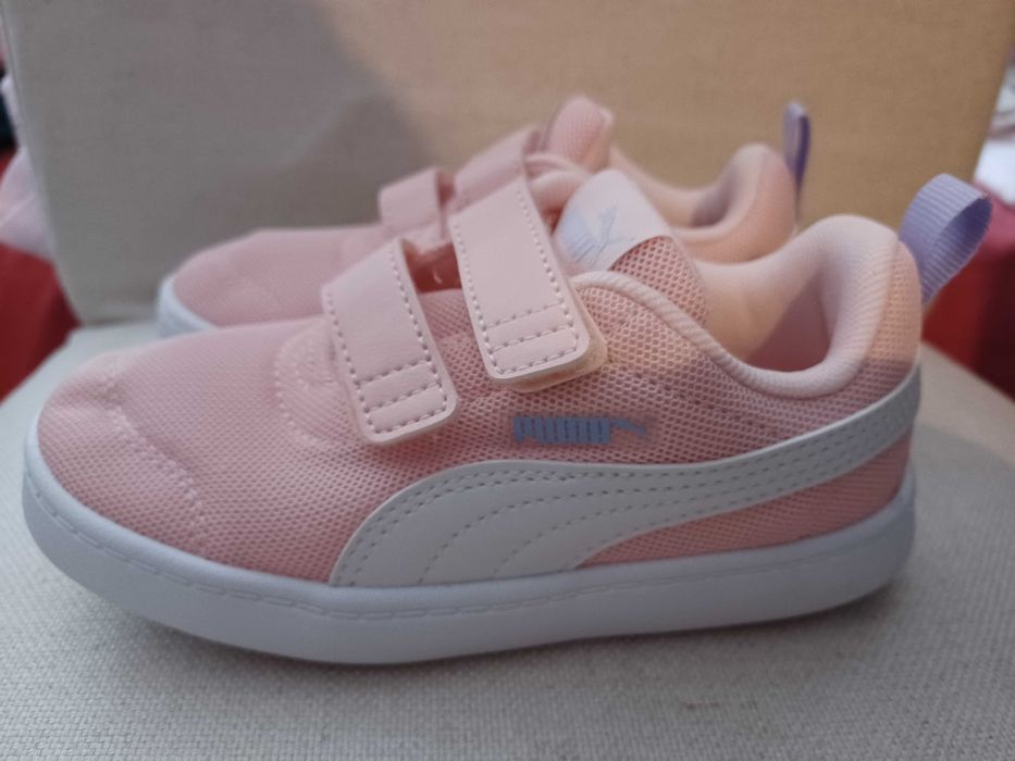 Спортни обувки Puma Courtflex v2 с велкро, Бял, Розова сьомга