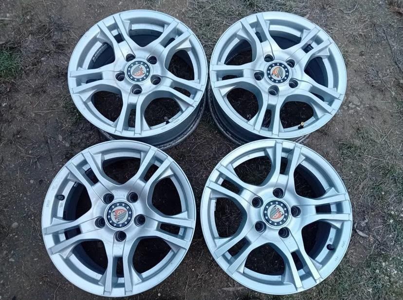 Vând sau schimb cu jante 4x100 r15