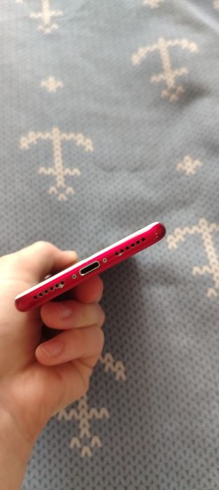 Продам IPhone 7 (Product) Red