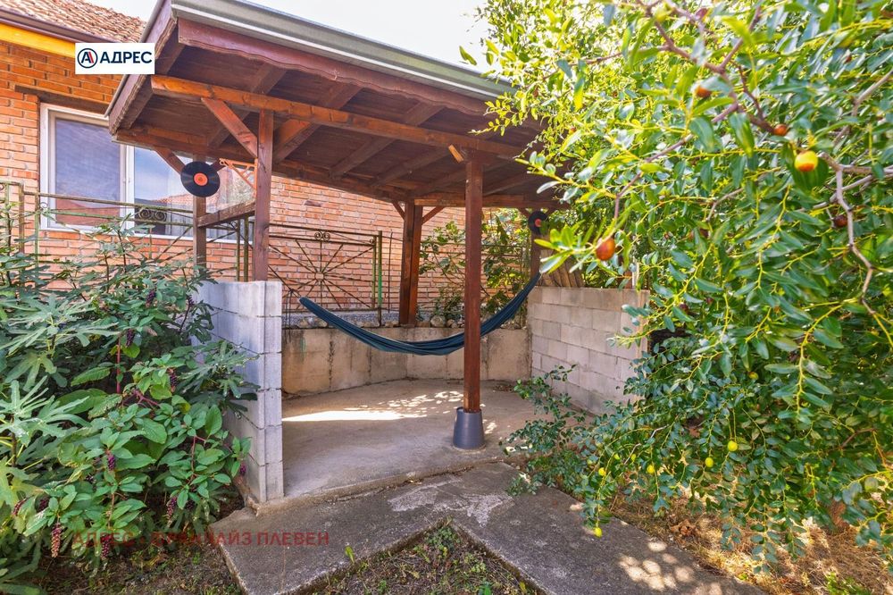 Продава се Къща в с. Брестовец, Област Плевен - 206 кв.м за 947 €/кв.м - Снимка #3