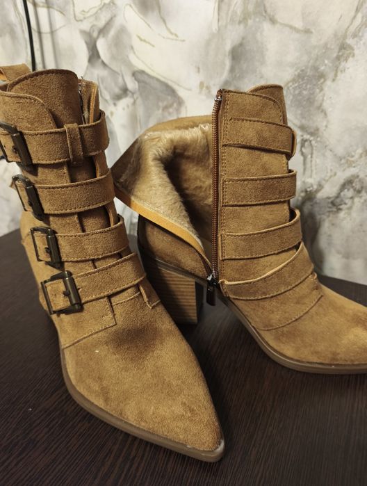 Срочно продам демисезонный ботинку