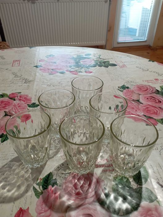 Стъклени чаши от времето на СОЦ-а