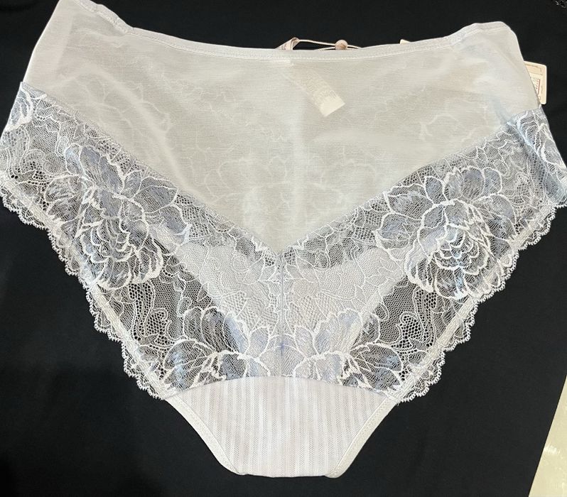 Оригинално бельо на Triumph размер XL