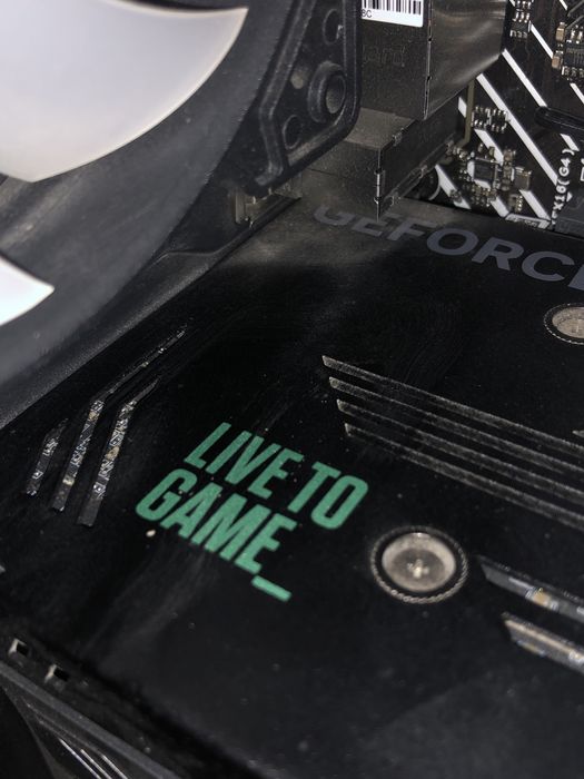 Arzon Igravoy kompyuter sotiladi