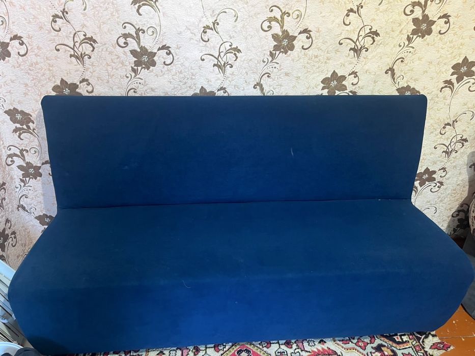 Продам столы и диванчики