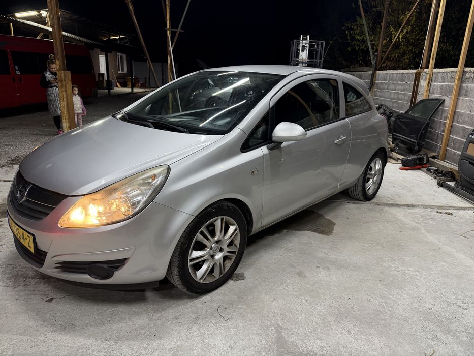 Опел корса 1.2 бензин 2008 Г само на части