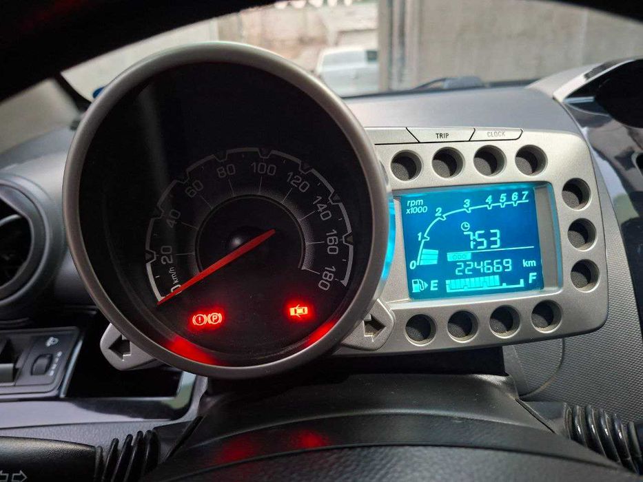 Продаётся Spark ( синий )